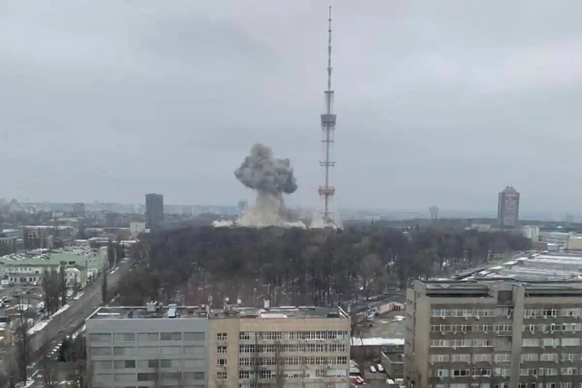 Атакованная телебашня в Киеве. Фото: stranaua / telegram