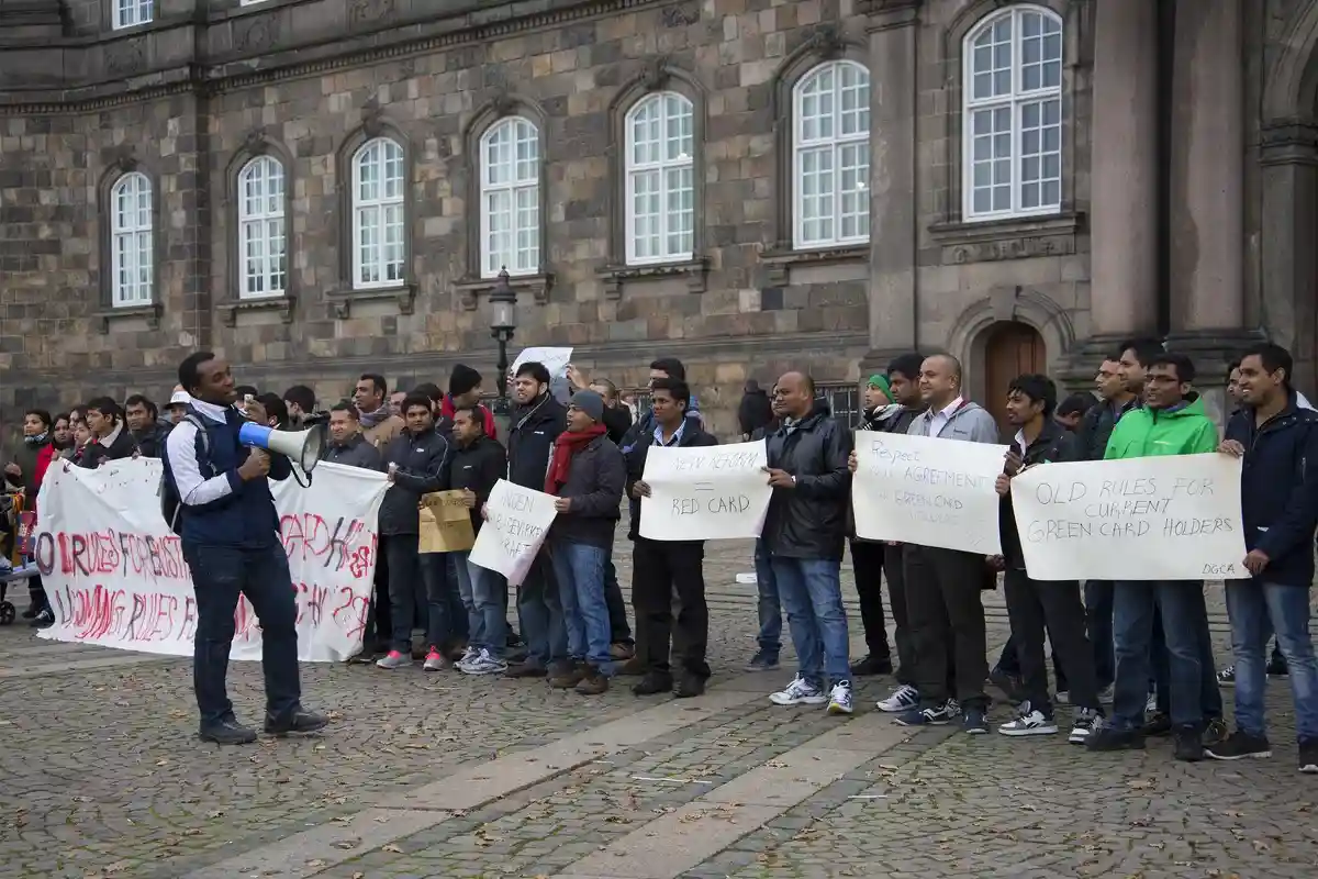 Протесты против новых правил ВНЖ в Дании в 2014 году, Копенгаген Фото: Karasev Viktor / Shutterstock.com