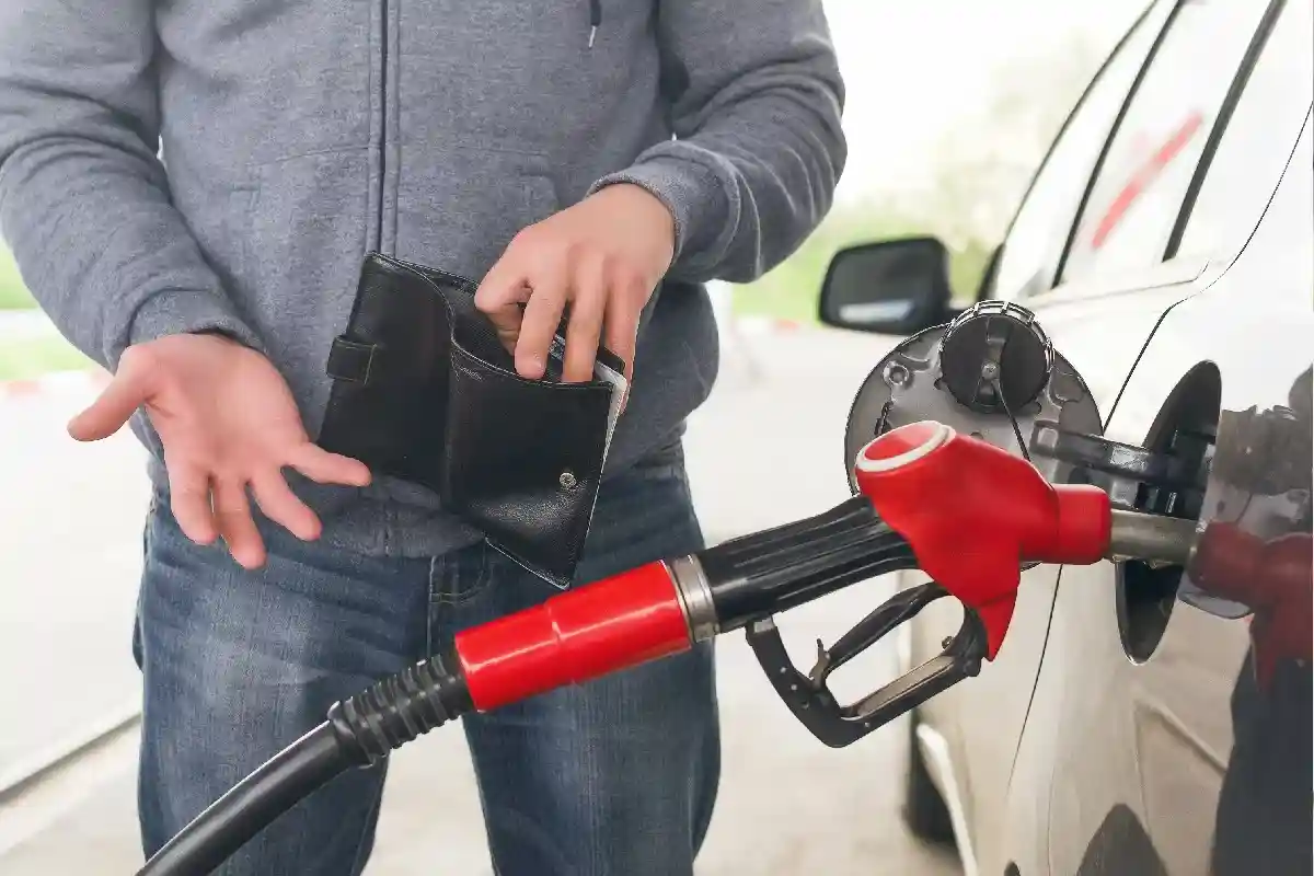 Цены на топливо: представители автомобильных грузоперевозок Германии боятся волны банкротств из-за высоких цен на бензин и топливо. Фото: n_defender / Shutterstock.com