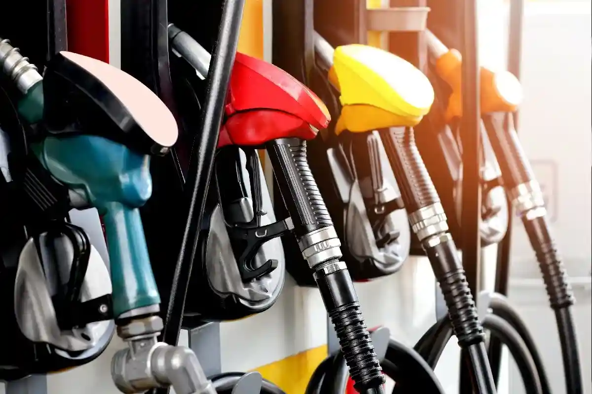 Цена бензина выросла на 7,2 цента до 1,742 евро. Стоимость дизельного топлива увеличилась на 6,6 цента до в среднем 1,662 евро. Фото: ThePowerPlant / Shutterstock.com