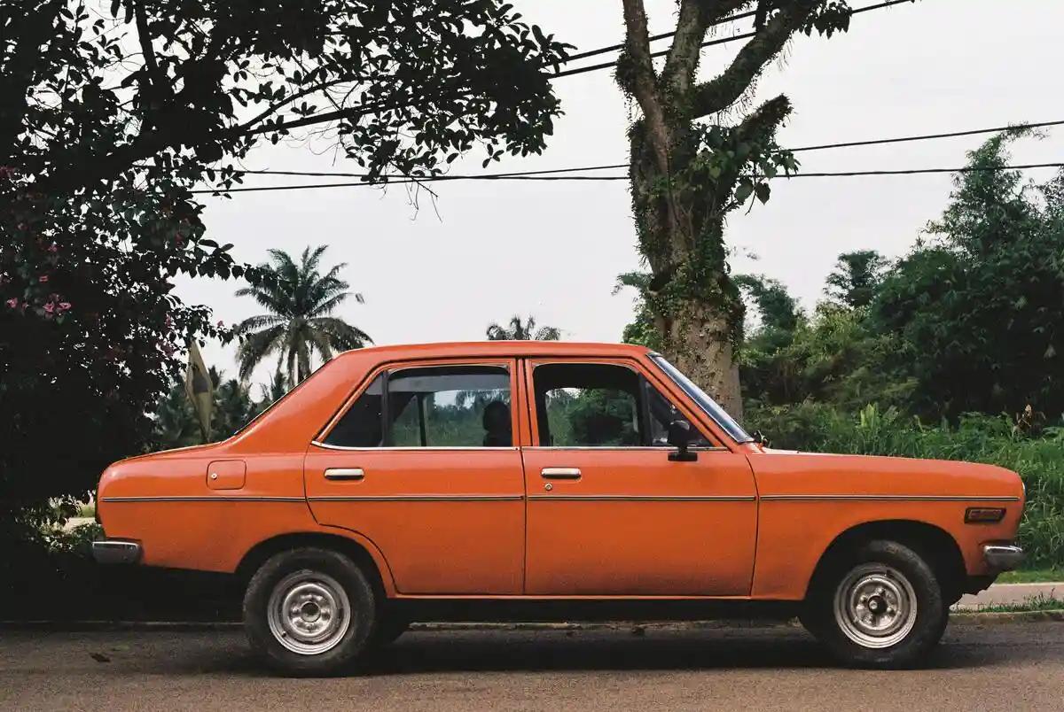 Один из возможных способов экономии — выходной для авто как в 70-е. Фото: Kennedy Chong / Pexels