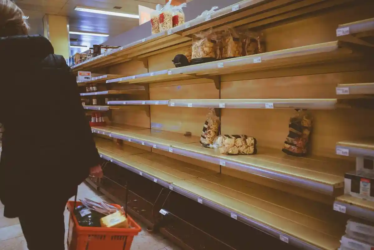 Последствия войны на Украине российские магазины ввели лимиты на отпуск продуктов питания