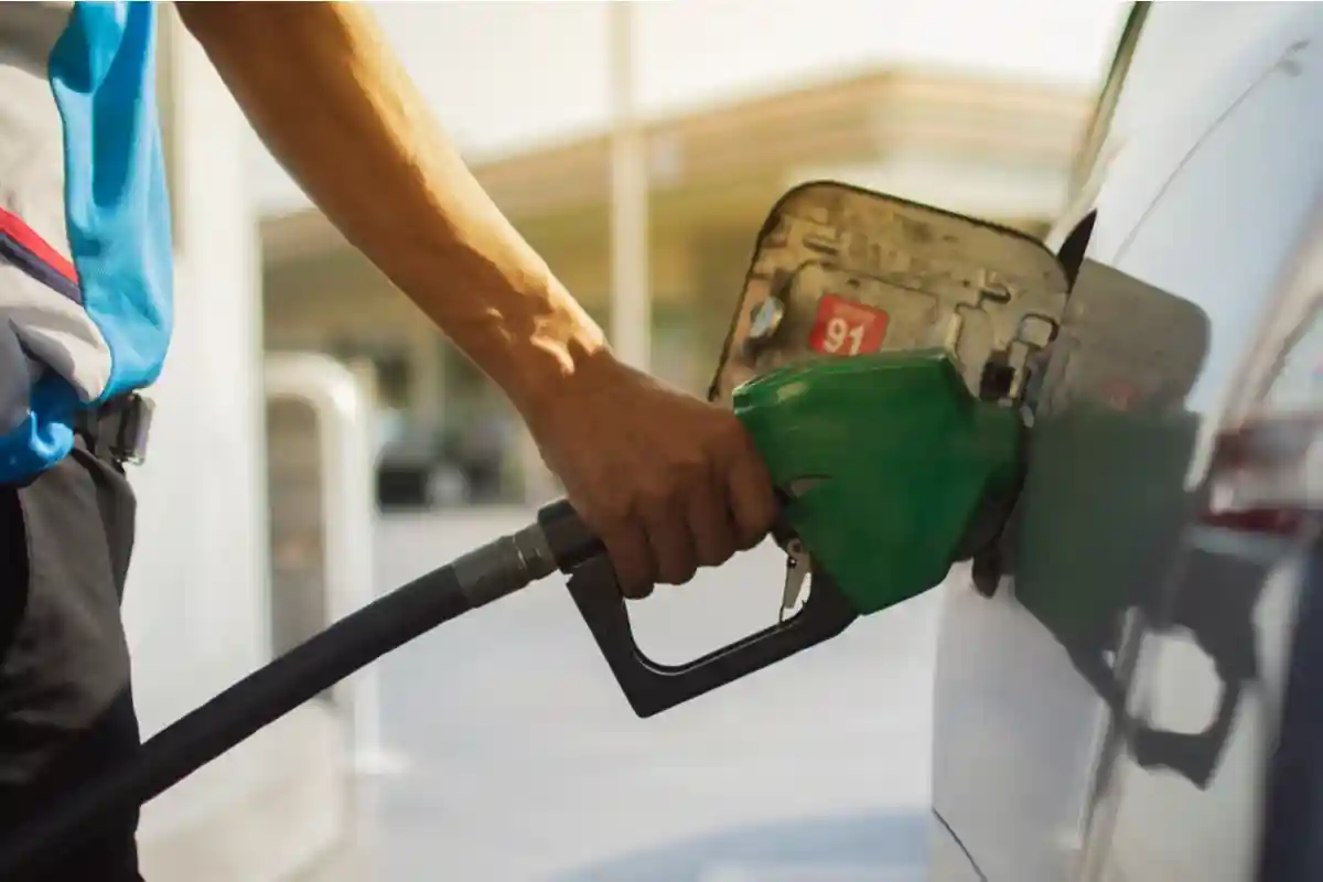 Цены на бензин в Германии упали. Фото: art around me / Shutterstock.com 