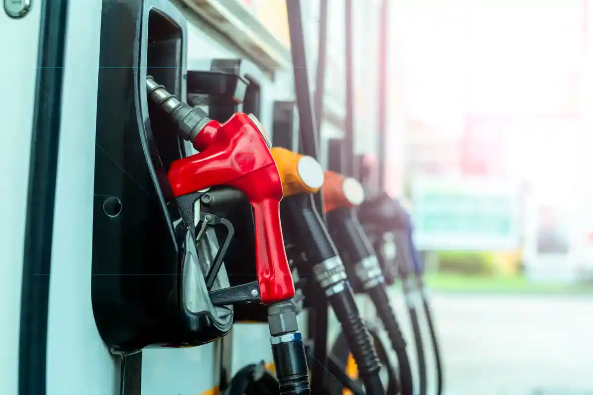 Цены на бензин в Германии упали. Фото: Fahroni / Shutterstock.com
