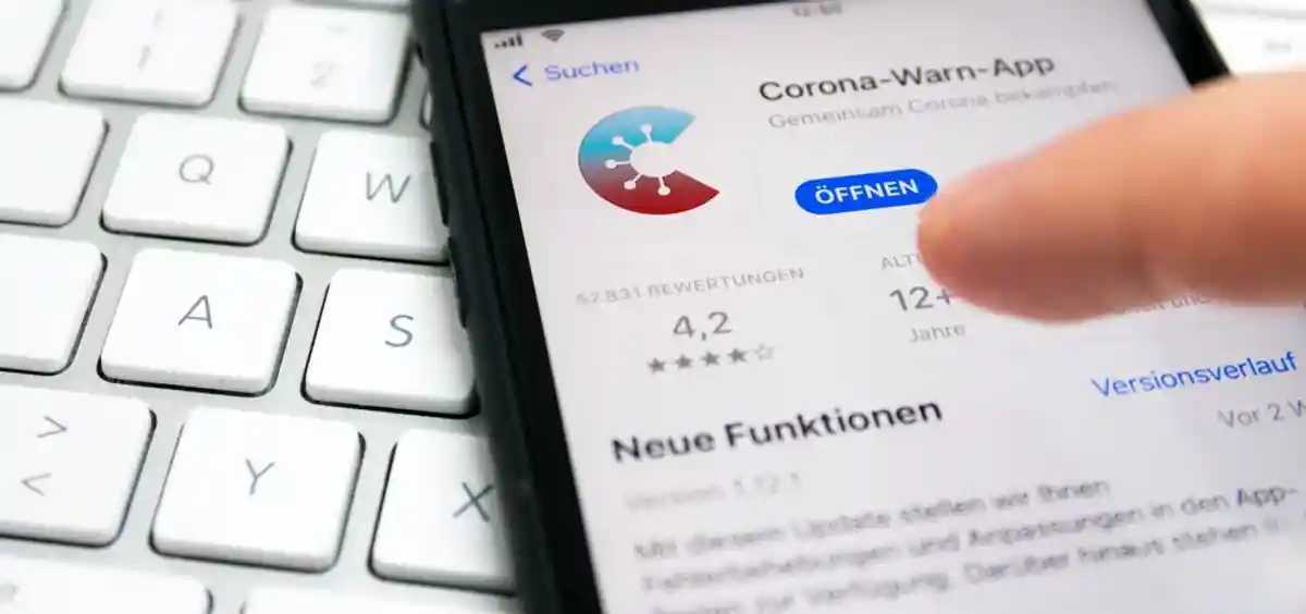 Приложение для оповещения Corona-Warn-App. Фото: Shutterstock.com