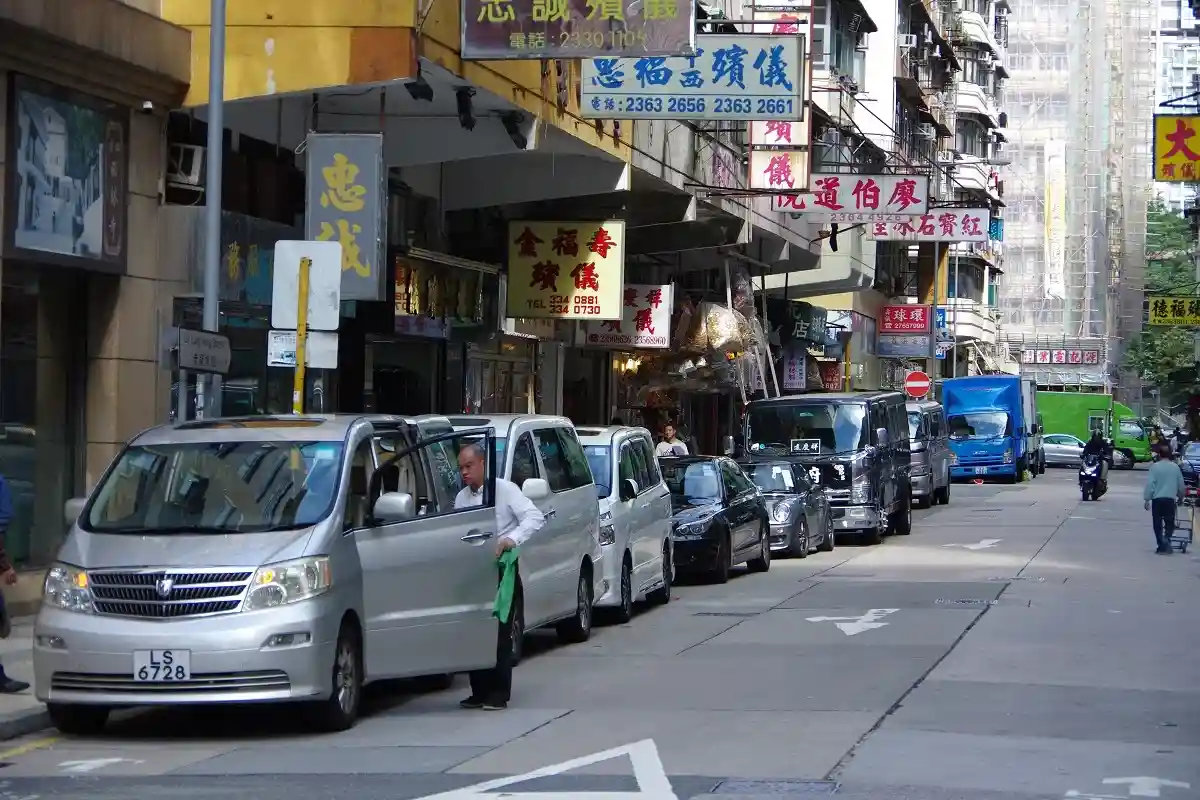 Похоронные службы Гонконга перегружены трупами из-за COVID-19