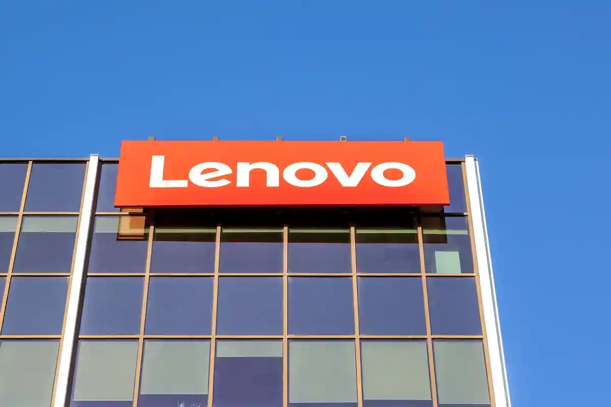 Lenovo — китайская технологическая компания со штаб-квартирой в Пекине Фото: JHVEФото / Shutterstock.com