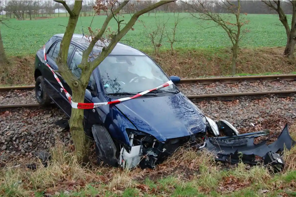 Несчастный случай на дороге в Германии. Фото: Melanie Vollmert / Shutterstock.com