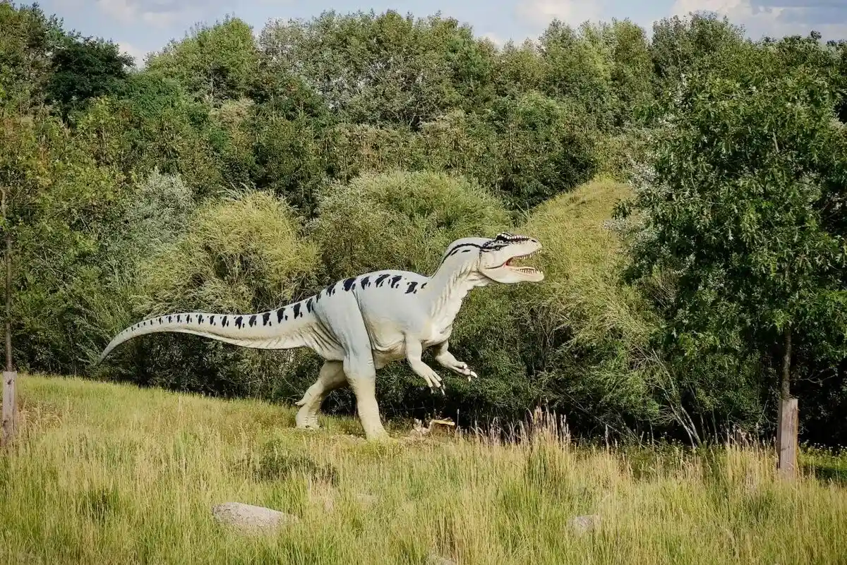 Почему у Тираннозавра короткие руки?