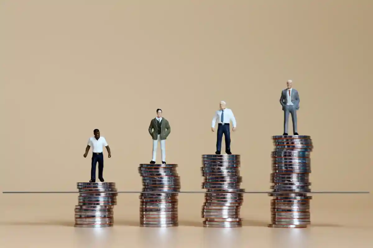 На процент повышения зарплаты влияют, прежде всего, изменилась ли зона ответственности с момента последних переговоров. Фото: Hyejin Kang / Shutterstock.com