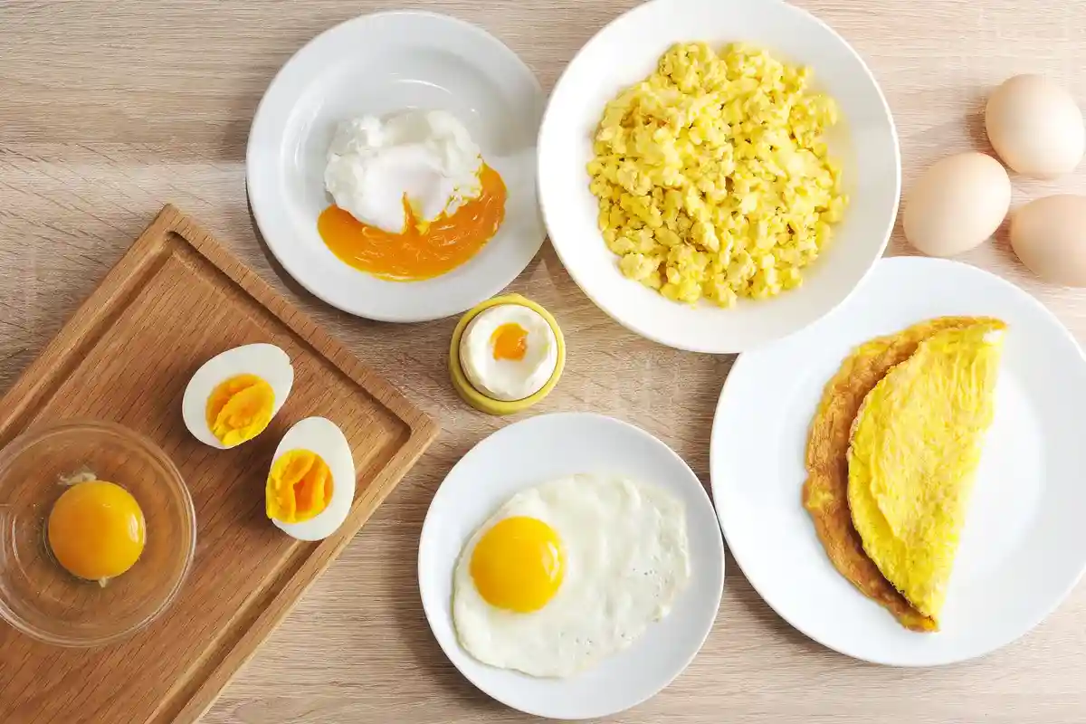 Различные способы приготовления куриных яиц Фото: Lenasirena / Shutterstock.com