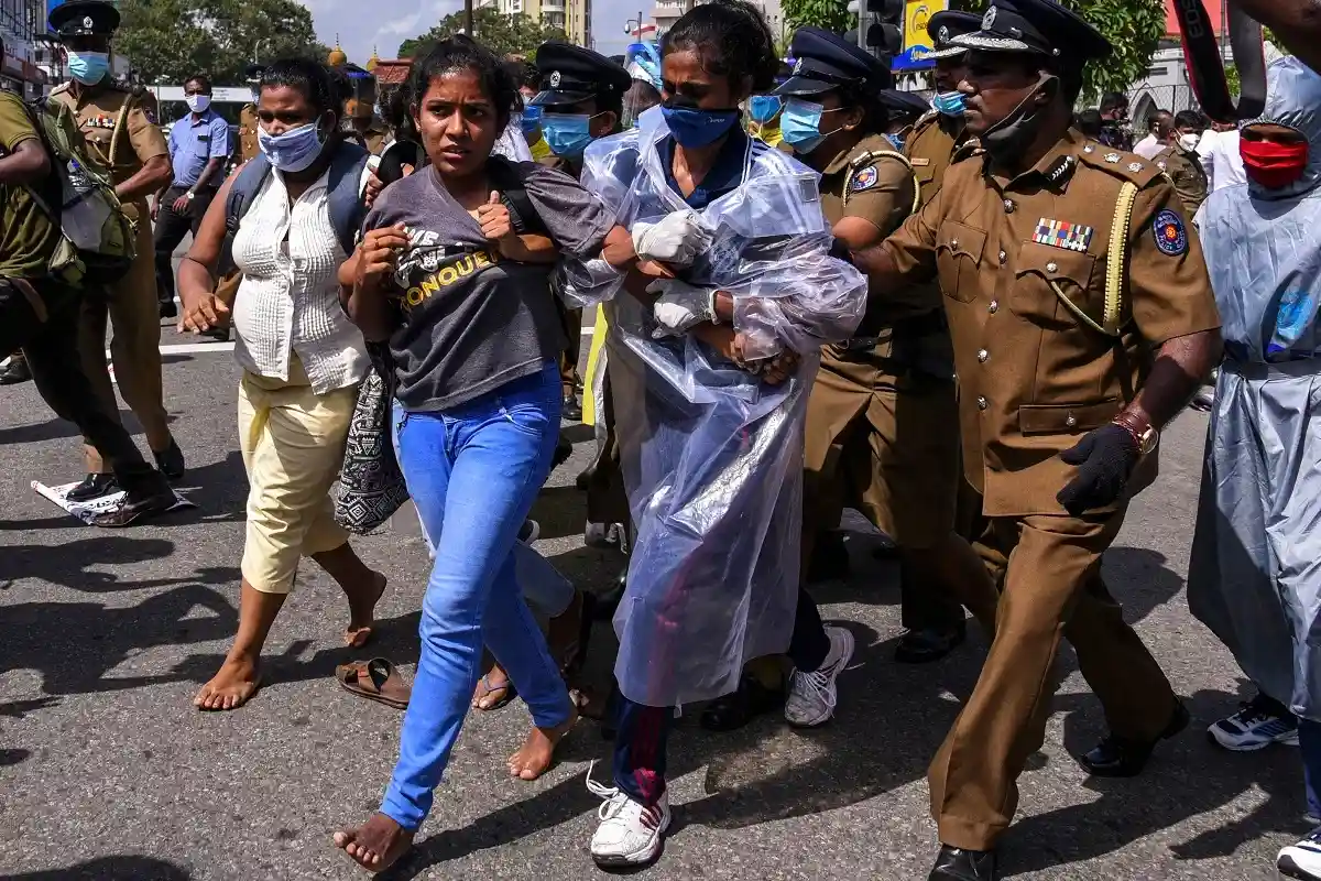 Оппозиция в Шри-Ланке угрожает власти вотумом недоверия