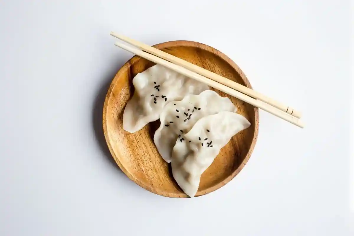 Yuumi предлагает гостям оригинальное сочетание японских и европейских вкусов в одной тарелке. Фото: Сharlesdeluvio / Unsplash.com