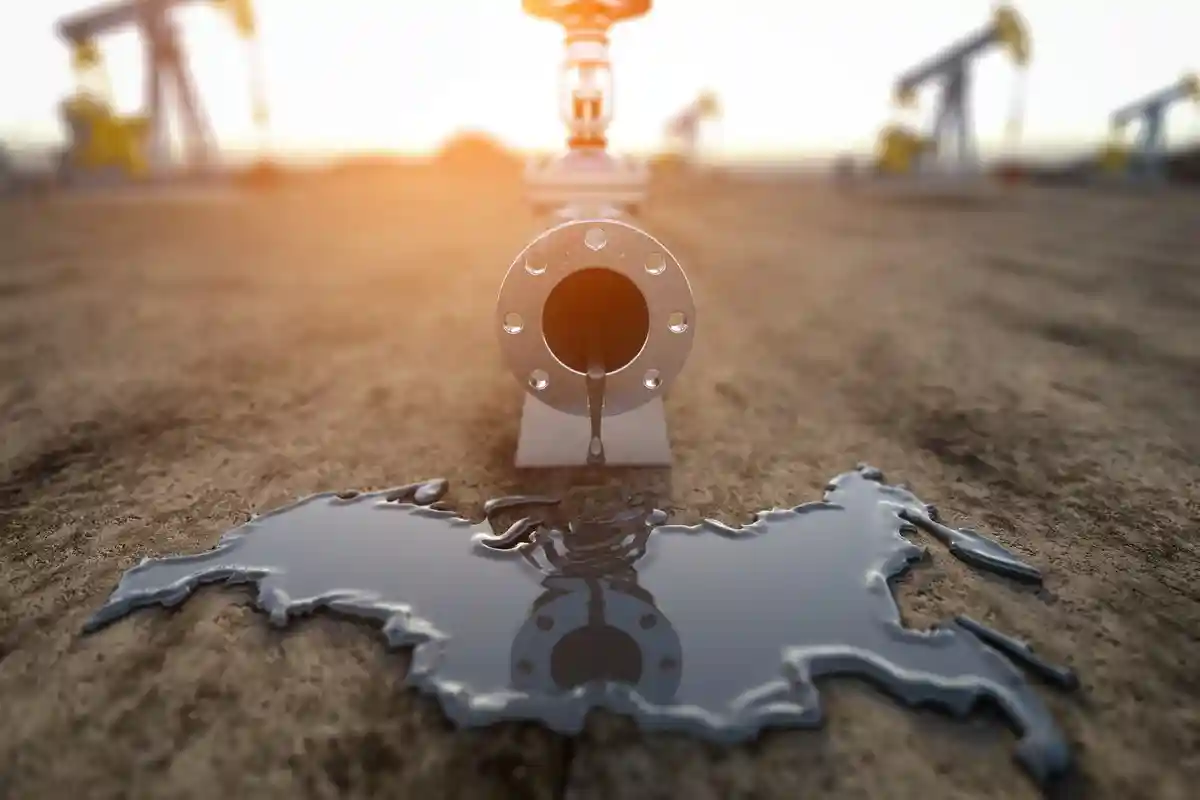 Закупки российской нефти. Фото: Maxx-Studio / Shutterstock.com