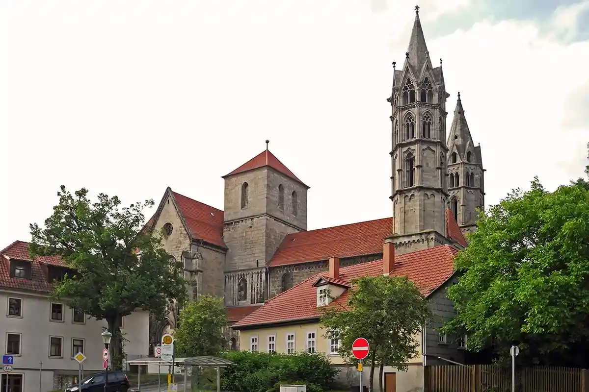 Церковь в романо-готическом стиле принадлежит к самым ценным храмам центральной части Германии. Фото Wikimedia