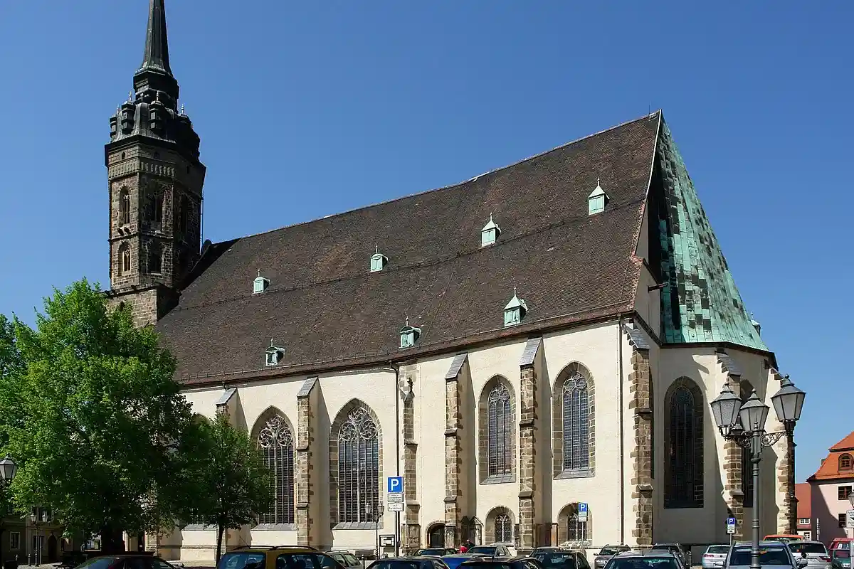 Собор находится на центральной площади и составляет с ней единый архитектурный ансамбль. Фото Wikimedia