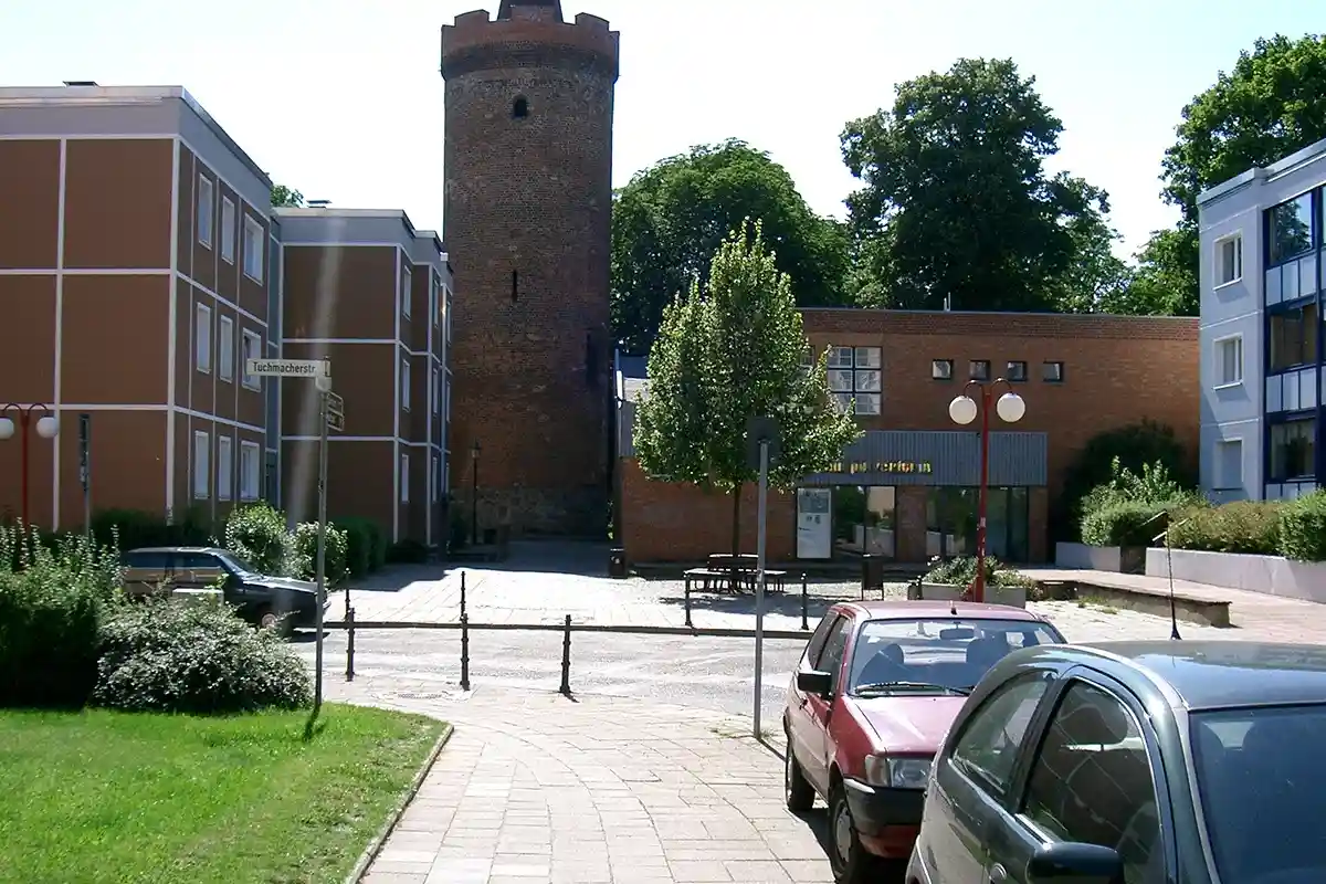 Пороховая башня в Старом городе. Фото Dabbelju