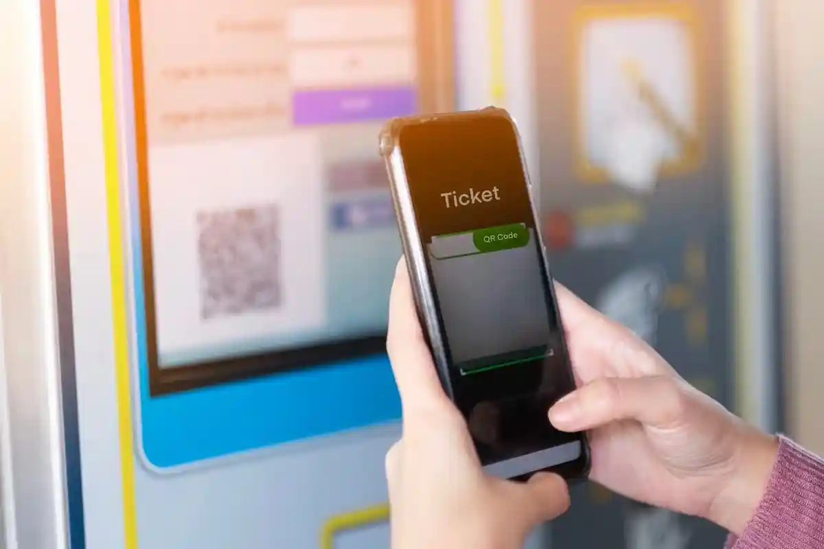 Проездной билет за 9 евро можно будет получать как лично, так и оформлять виртуально. Фото: Horth Rasur / Shutterstock.com