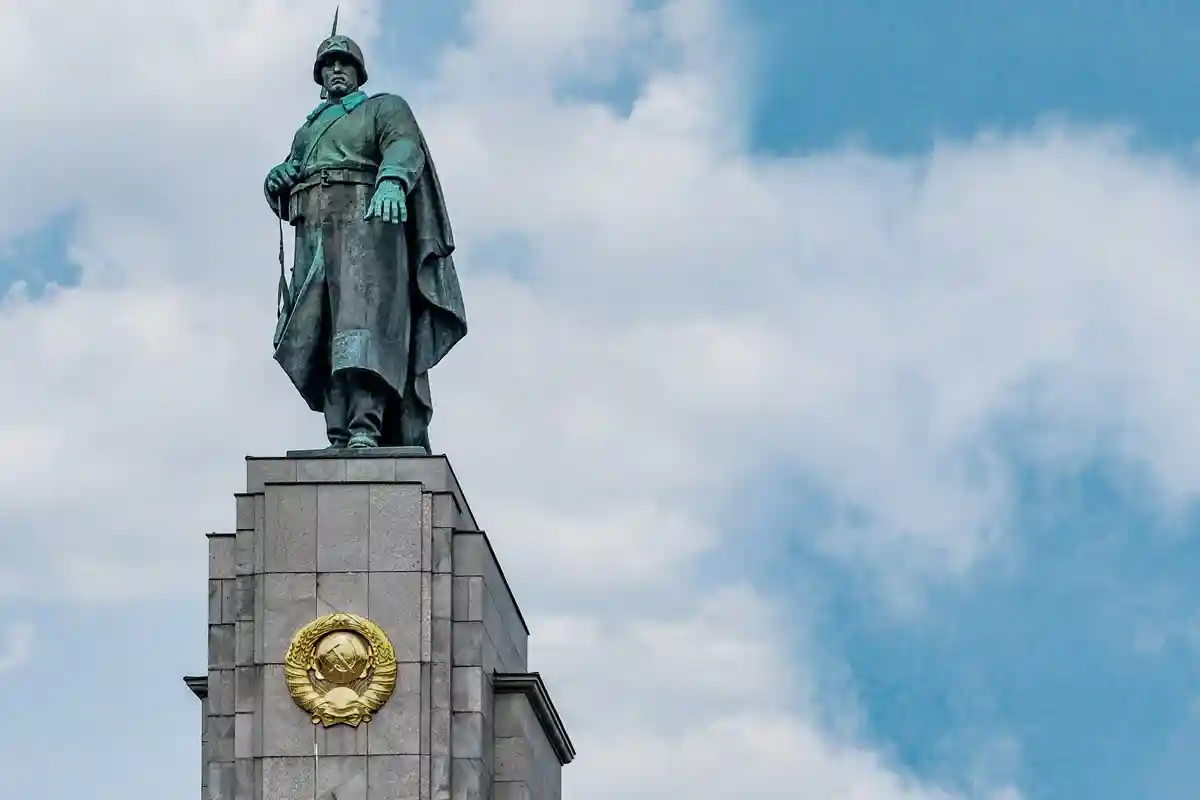 В Эстонии представили законопроект о демонтаже памятников советским солдатам
