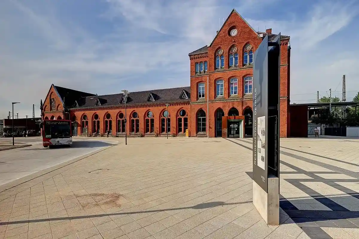 Здание приемной вокзала в городе Детмольд. Фото: Falko Sieker / wikimedia.org