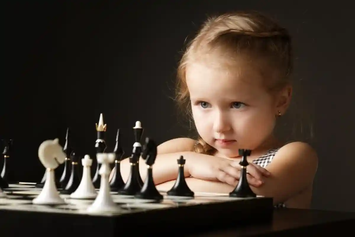 После того, как 12-летнюю девочку загрызла собака, шахматный турнир отменили. Фото: AlohaHawaii / Shutterstock.com