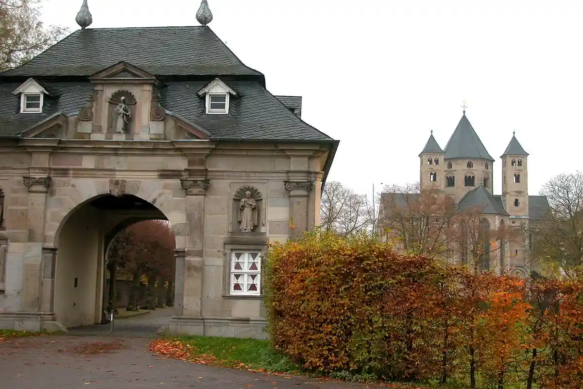 Вход на территорию аббатства Кнехтштеден в городе Дормаген. Фото: Velopilger / wikimedia.org
