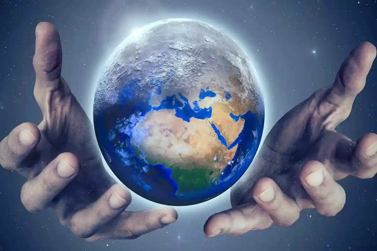 Земля в наших руках. Фото: KELLEPICS / Pixabay.com