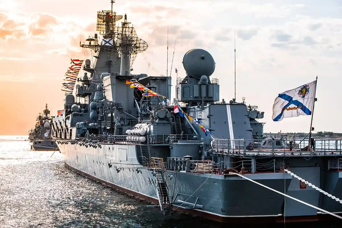 Куда плывет крейсер «Москва»? Не по указанному ли украинским пограничником адресу? Фото: shutterstock.com