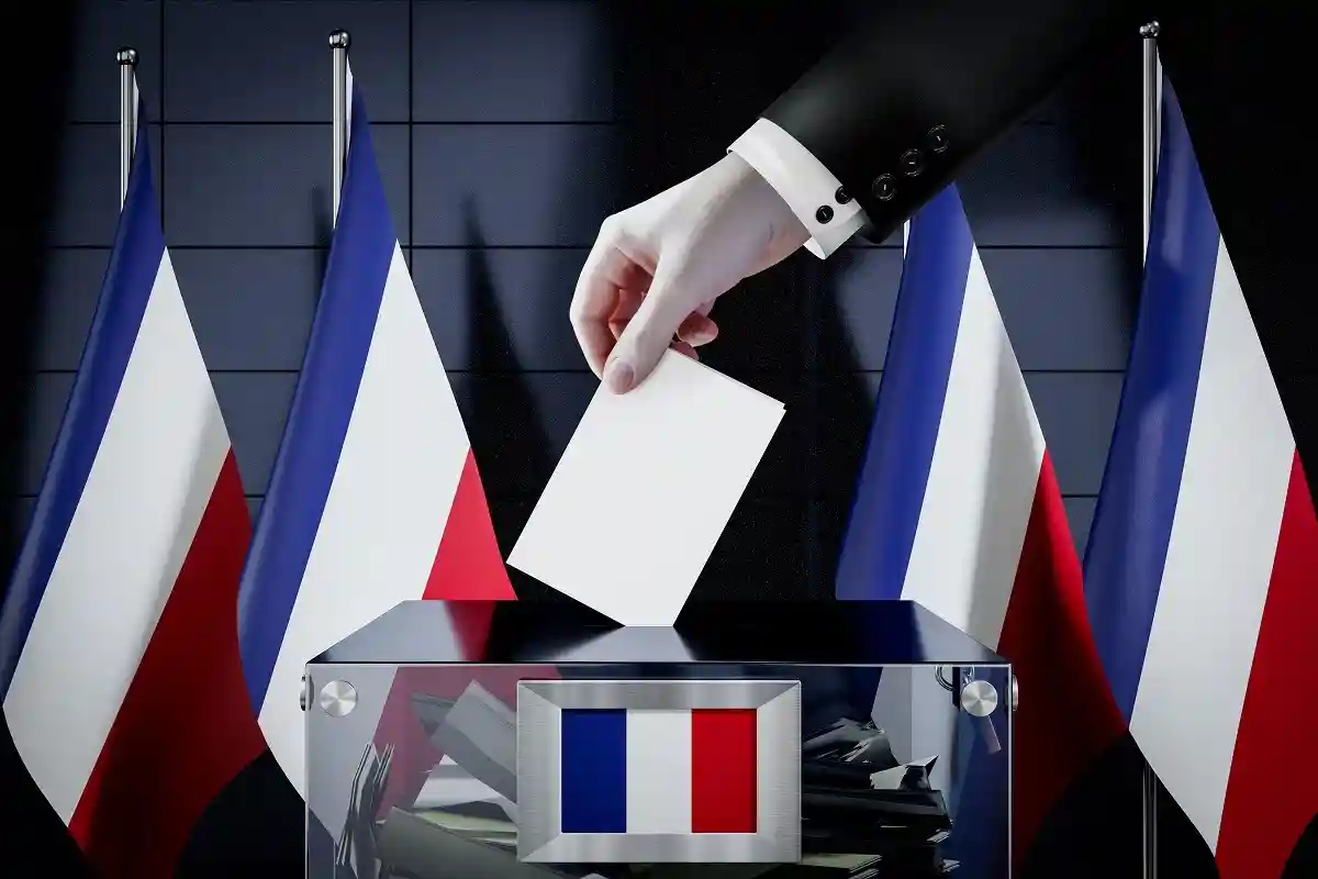 Французы идут на избирательные участки в это воскресенье, 24 апреля, в рамках второго тура президентских выборов во Франции.