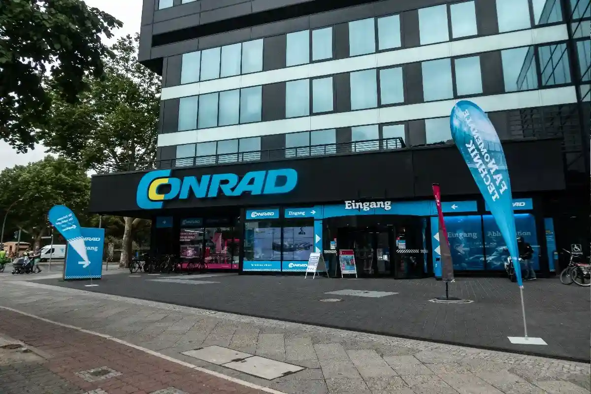 Магазин электроники Conrad закрывает почти все филиалы в Германии. Только филиал в Вернберг-Кёблице (Бавария) продолжит работу. Фото: Cineberg / Shutterstock.com