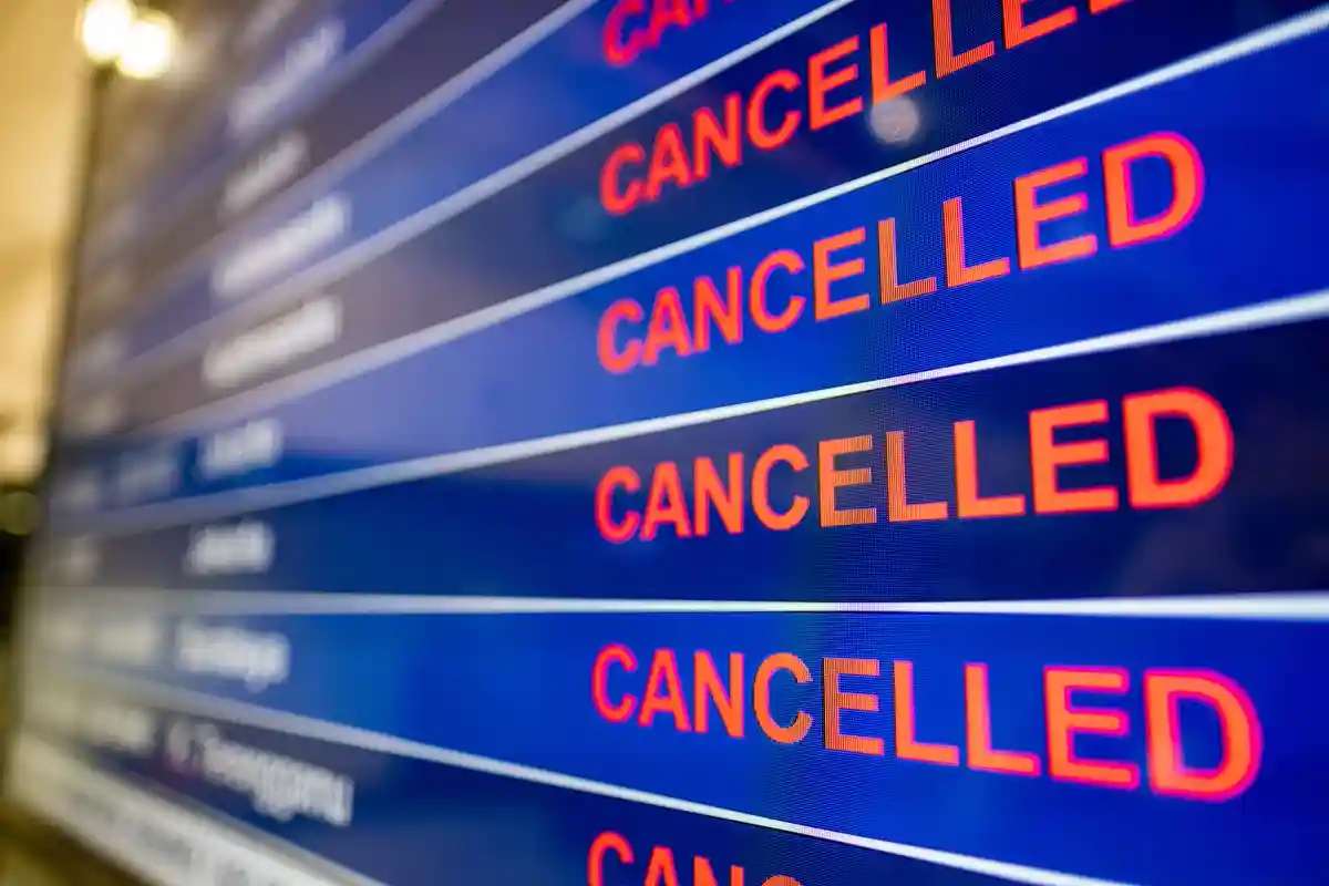 В Европе с мая могут массово отменять рейсы. Фото: William Barton / Shutterstock.com