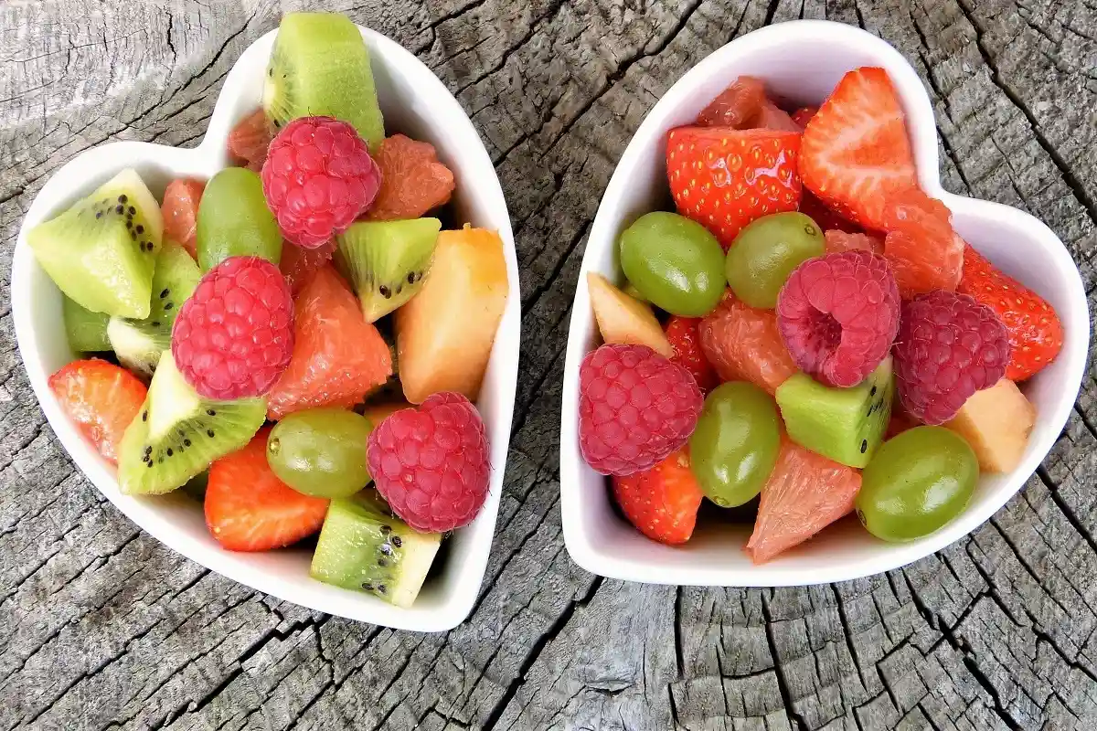 Чашки с фруктами. Фото: silviarita / Pixabay.com