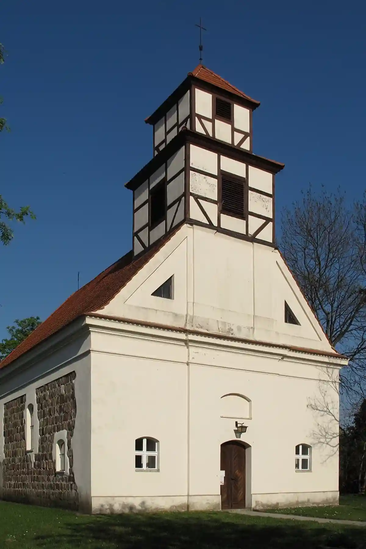 Церковь очень древняя, первые упоминания о ней датируются еще 13 веком. Фото Wikimedia 