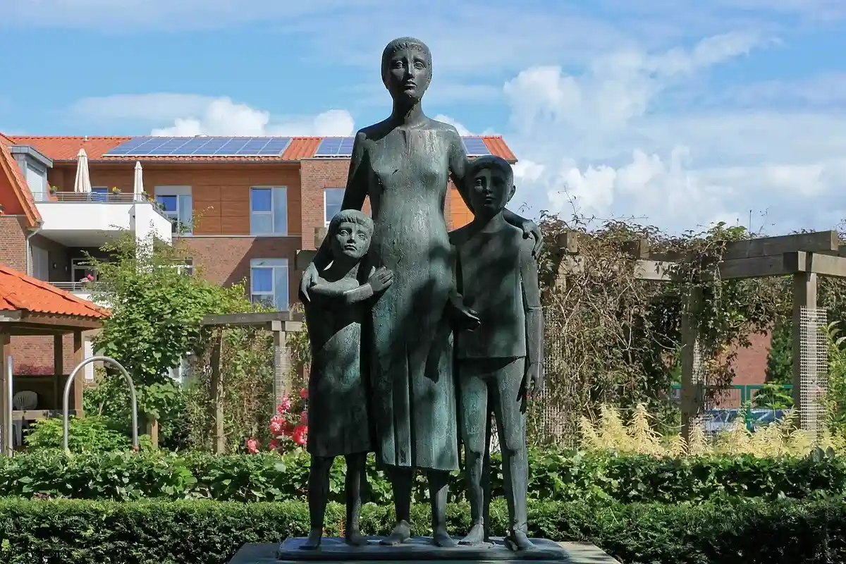 Памятник семье лодочника в городе Харен. Фото: Frank Vincentz / wikimedia.org