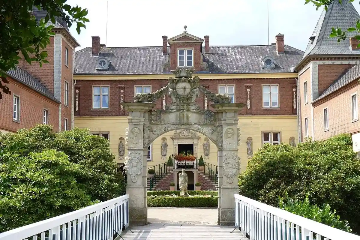 Центральный вход в замок Данкерн в городе Харен. Фото: Holger Düttmann / wikimedia.org