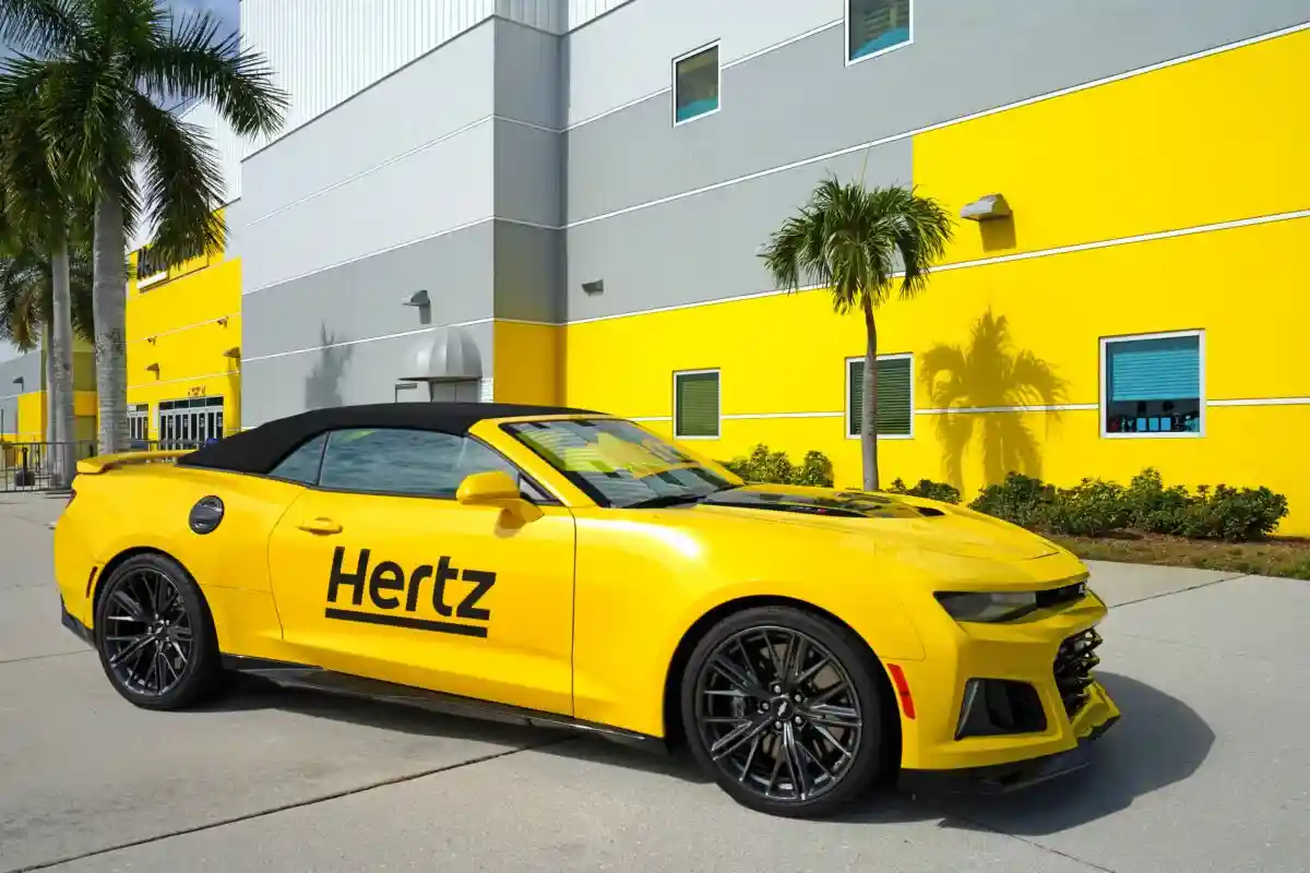 Hertz увеличит парк электромобилей