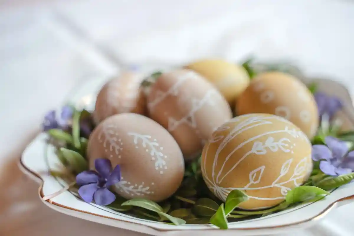 Линии придадут окрашенным яйцам нежности. Фото:  Michal Balog/Unsplash.com