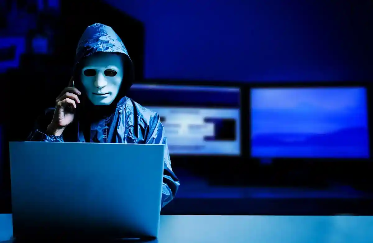 Интернет в Украине подвергается кибератакам. Фото  chingyunsong / Shutterstock.com