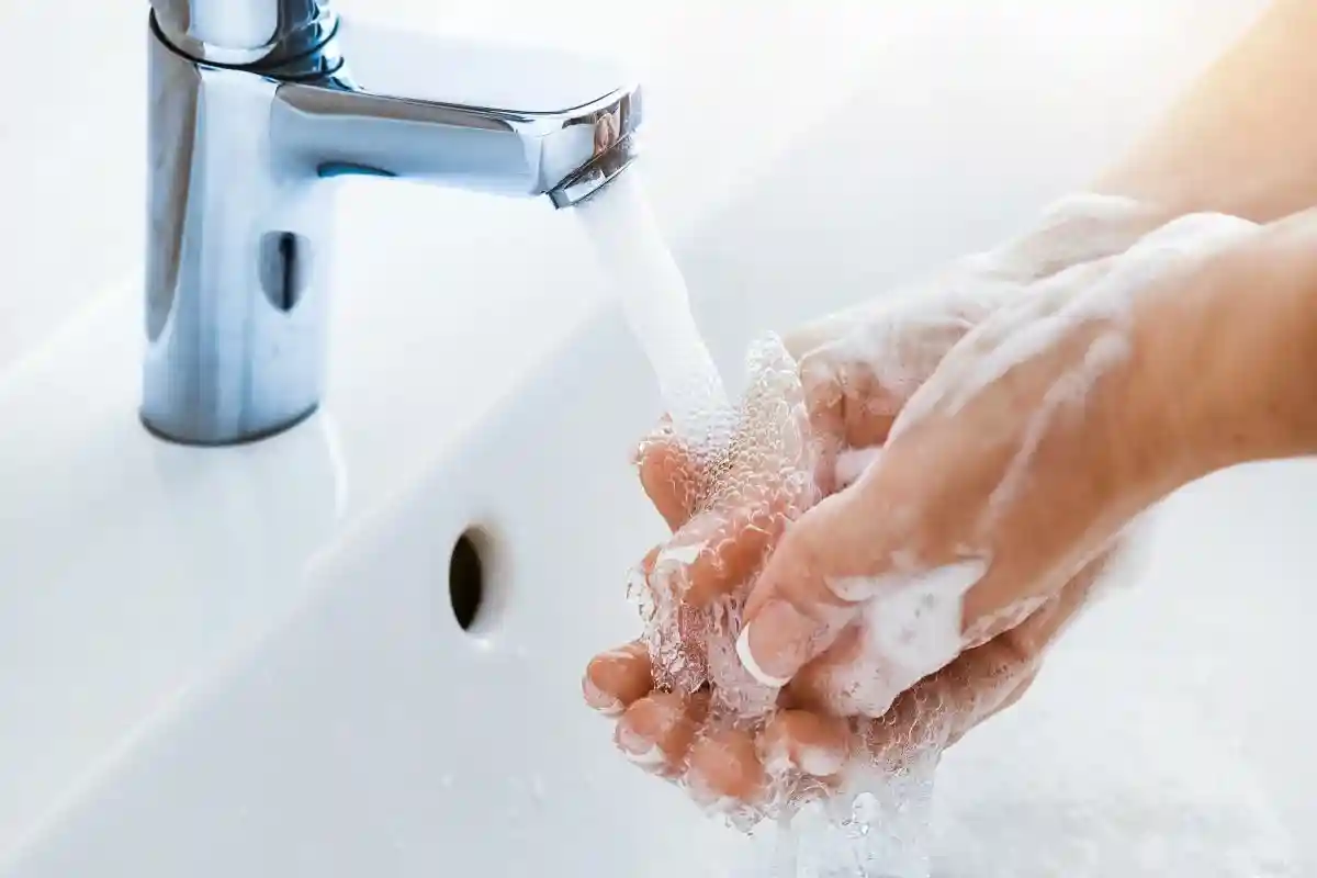 По словам FDA , всегда важно мыть руки. Фото: Krasula / shutterstock.com