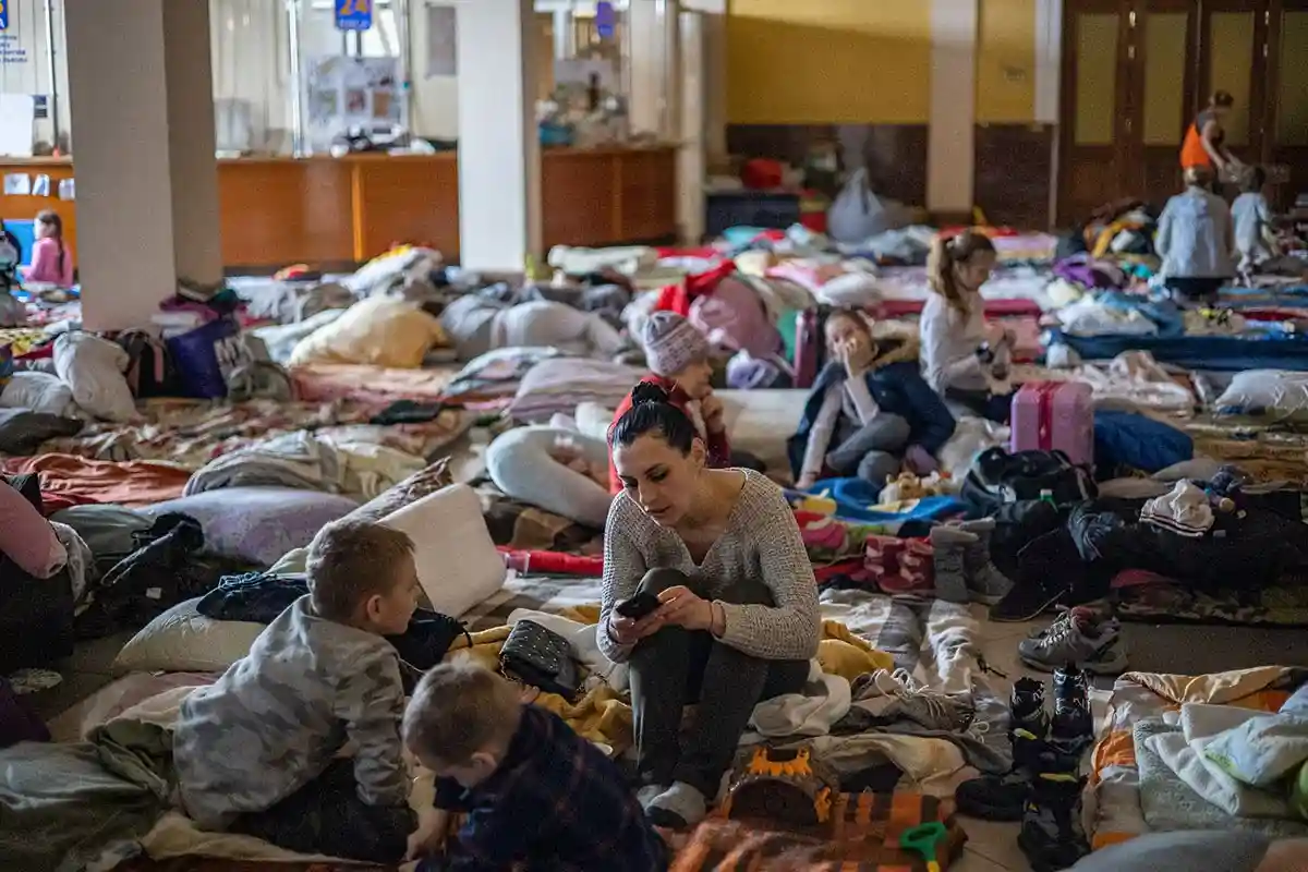 Гуманитарная катастрофа. Комната матери и ребенка на вокзале в городе Львов. Фото: shutterstock.com