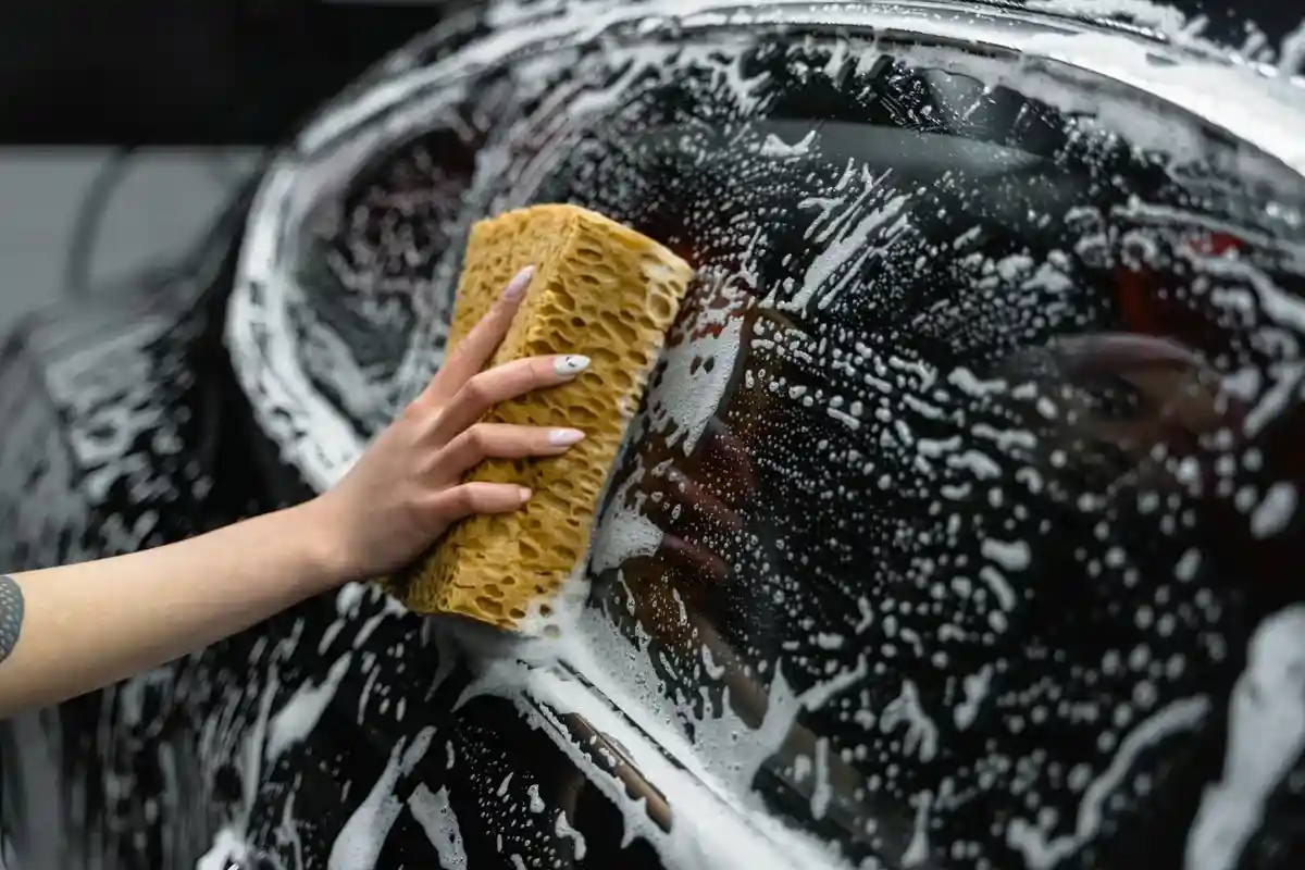 Лайфхаки для автомобиля. Помойте машину с кока-колой. Фото: Tima Miroshnichenko / Pexels.