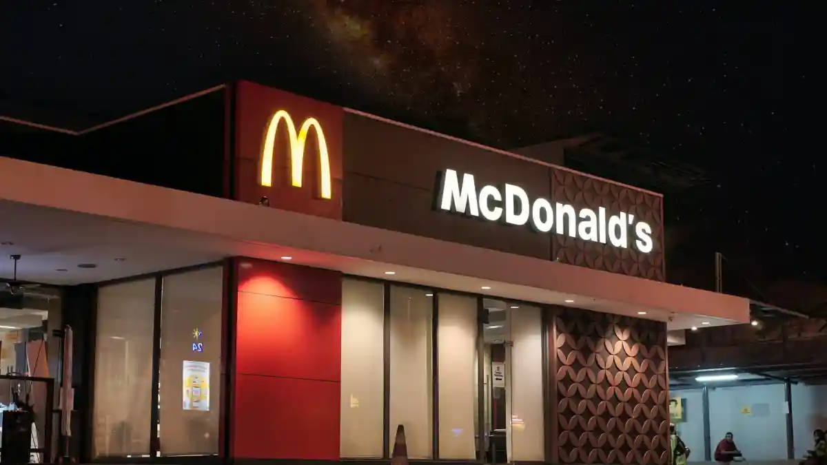 Как McDonald’s справляется с дефицитом подсолнечного масла? Фото: Visual Karsa/Unsplash.com