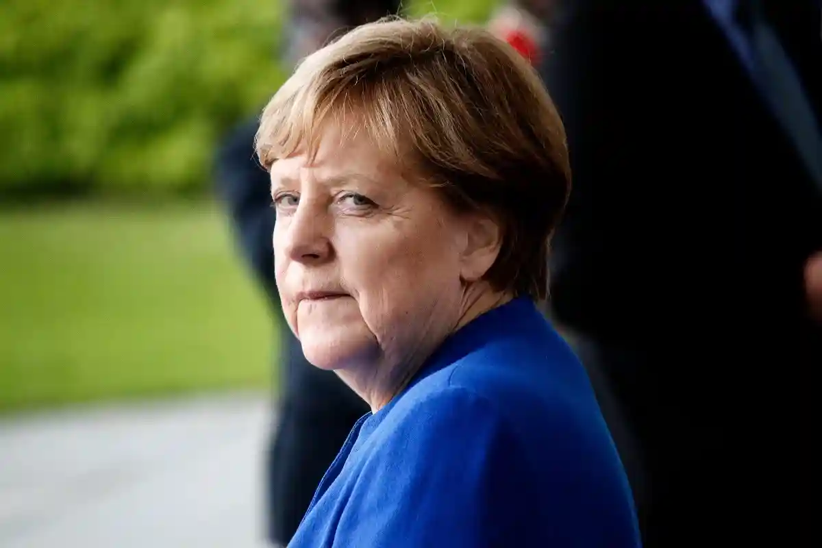 Меркель отбивается от обвинений в потакании Путину. Фото 360b / Shutterstock.com 