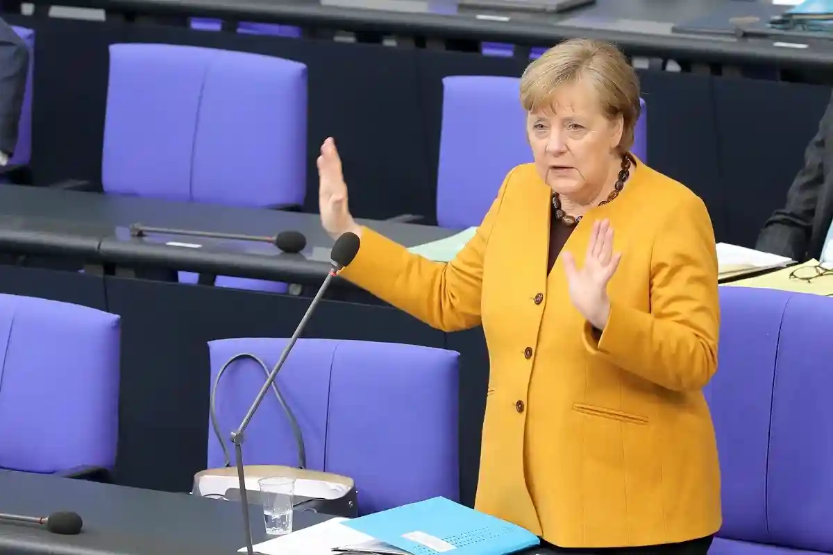 Меркель отбивается