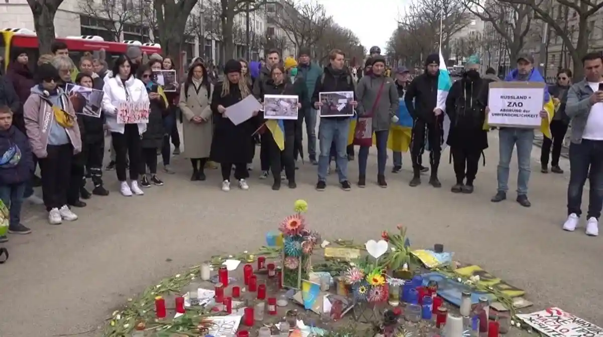 минута молчания в память погибших в Украине
