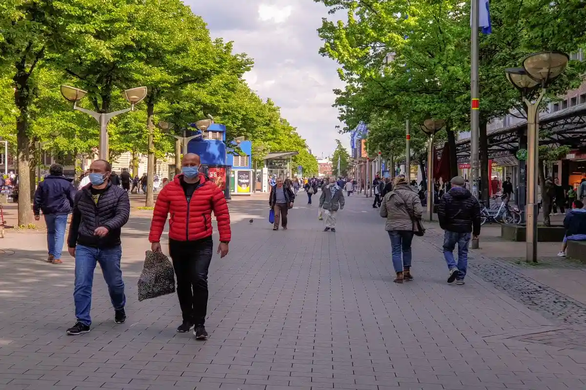 Почему многие люди ездят на работу из Восточной Германии в Западную?