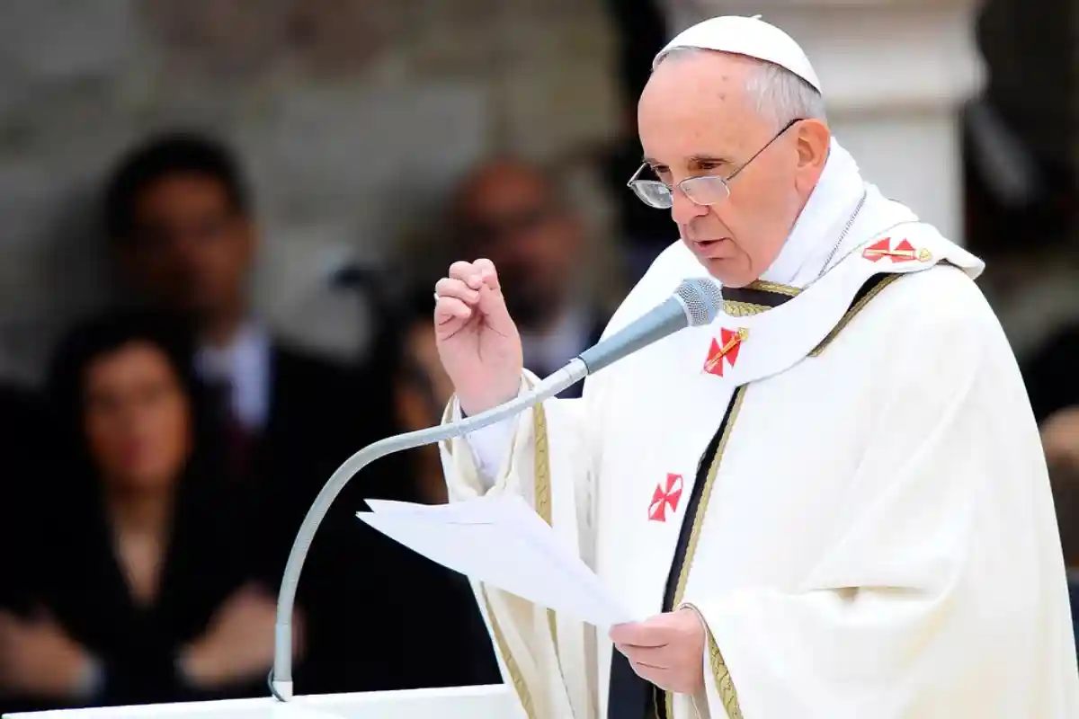 Папа Римский оскорбил украинцев. Фото: GIACOMO MORINI / Shutterstock.com