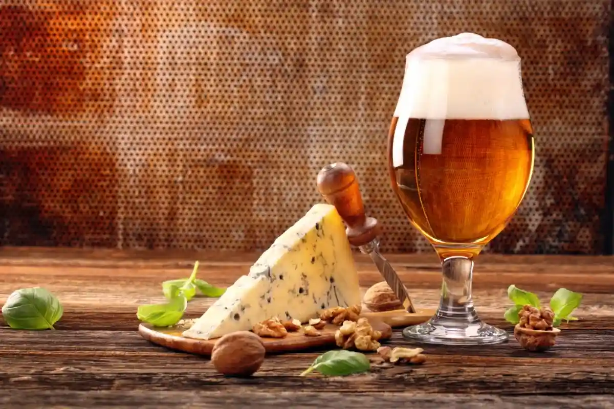 Можно ли пить просроченное пиво? Да, но не любое. Фото: wideonet / Shutterstock.com