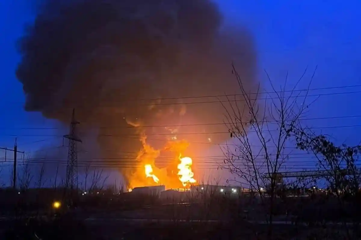 Пожар в Брянске начался в 2 часа ночи. Фото: vk.com / Globallookpress.com