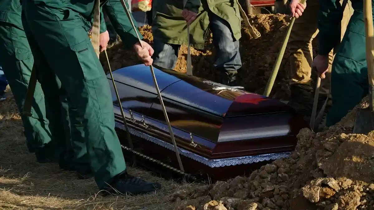 Российский генерал погиб и удостоился похорон с почестями. Фото Nata2 / Shutterstock.com